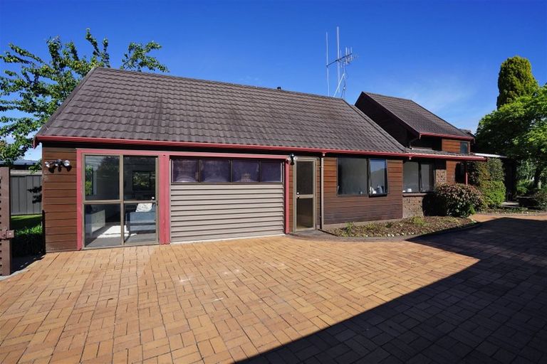 Photo of property in 23 Kensington Place, Fairfield, Hamilton, 3214