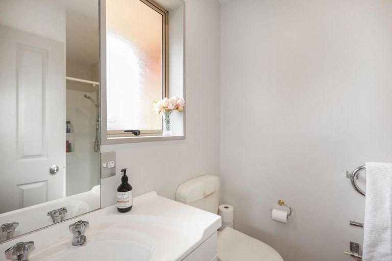 Photo of property in 1 Edgewater Lane, Halswell, Christchurch, 8025