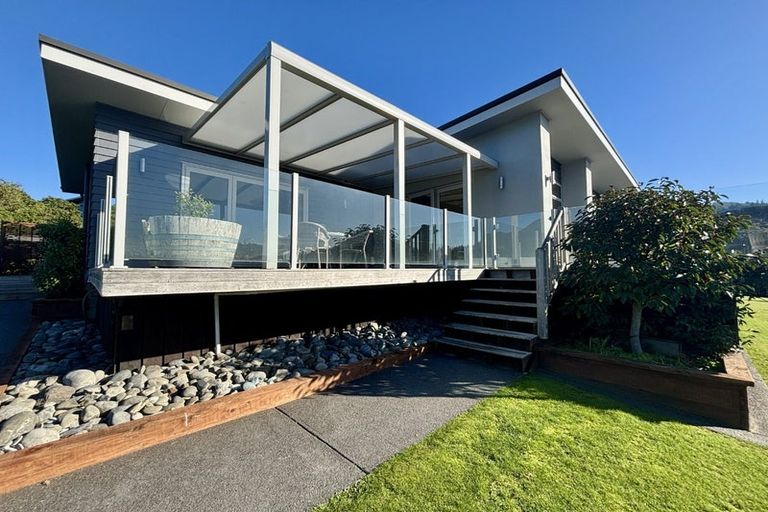 Photo of property in 33 Harbour View Heights, Picton, 7220