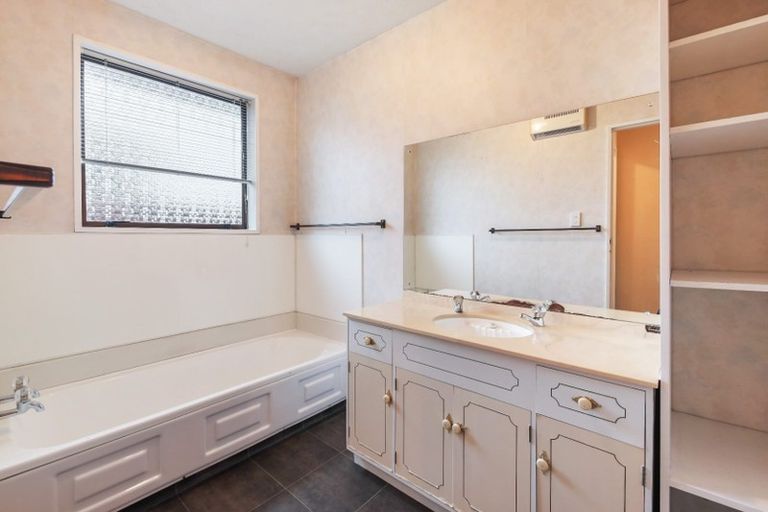 Photo of property in 12 Te Maru Place, Redwood, Christchurch, 8051