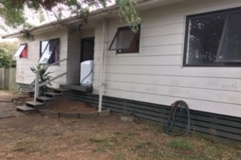 Photo of property in 2/11 De Bloge Place, Clendon Park, Auckland, 2103