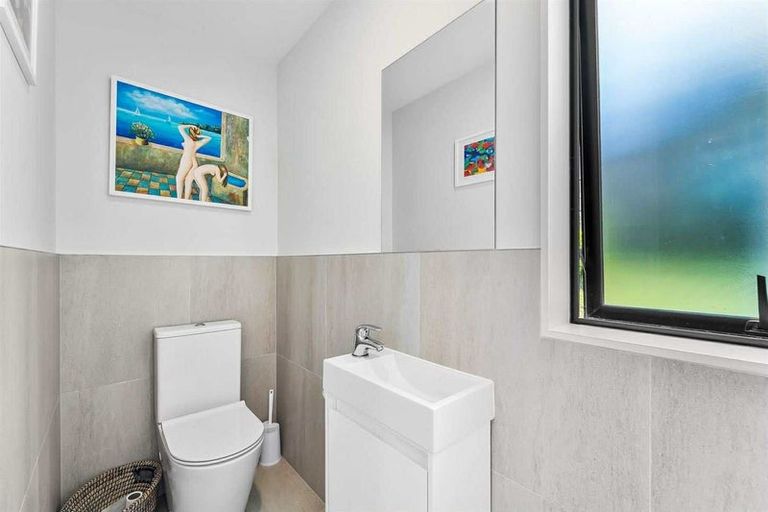 Photo of property in 16 Seafarer Crescent, Stanmore Bay, Whangaparaoa, 0932