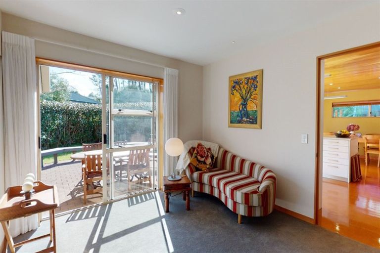 Photo of property in 10 Juliet Place, Forrest Hill, Auckland, 0620
