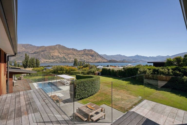 Photo of property in 314 Beacon Point Road, Wanaka, 9305