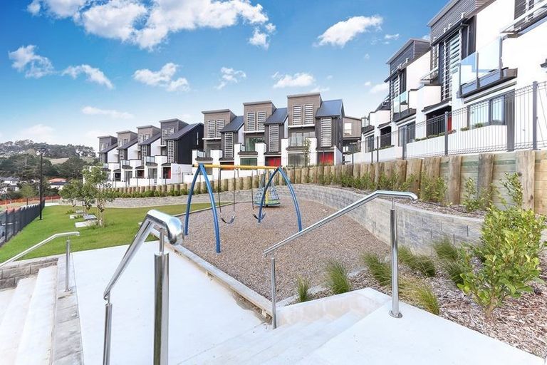 Photo of property in 16/10 Silver Moon Road, Albany Heights, Auckland, 0632