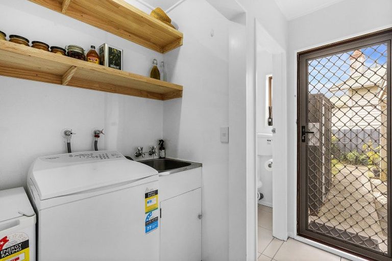 Photo of property in 2/4 Ellesmere Avenue, Miramar, Wellington, 6022