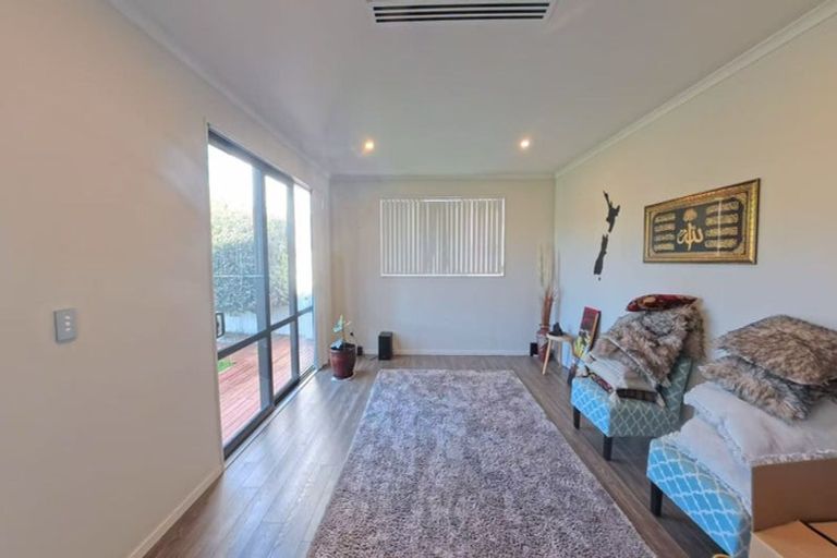 Photo of property in 11 Pihoihoi Place, Hobsonville, Auckland, 0616