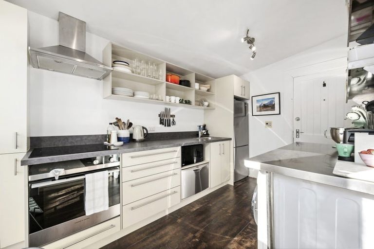 Photo of property in 23 Princess Terrace, Newtown, Wellington, 6021