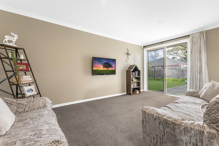 Photo of property in 2 Coronation Avenue, Pukekohe, 2120