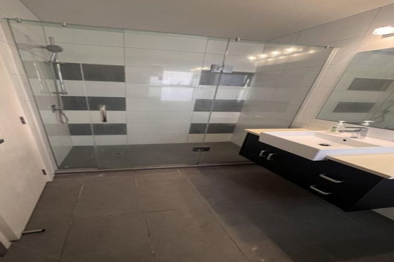 Photo of property in 13 Henriette Place, The Gardens, Auckland, 2105