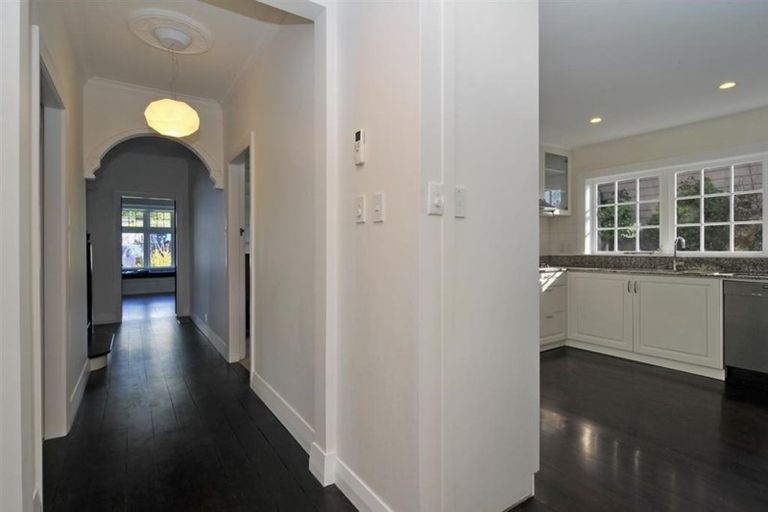 Photo of property in 15 Roscoe Terrace, Wadestown, Wellington, 6012