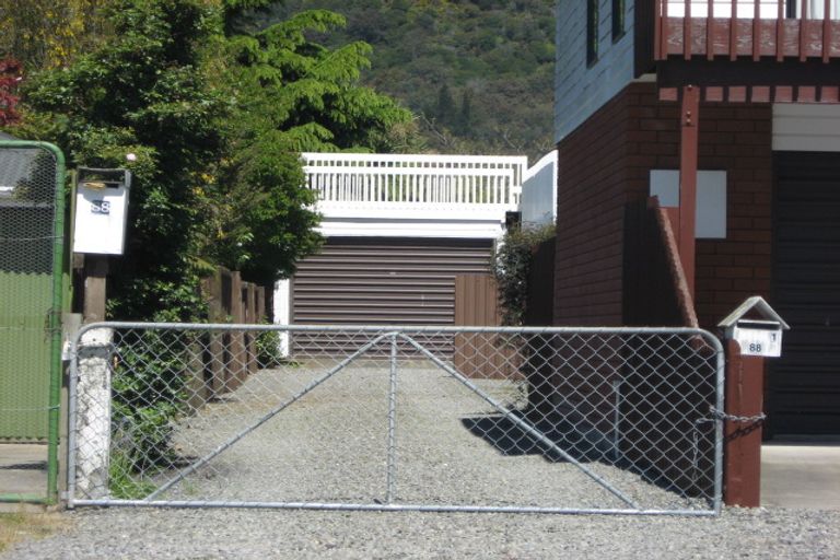 Photo of property in 88a Broadway, Picton, 7220