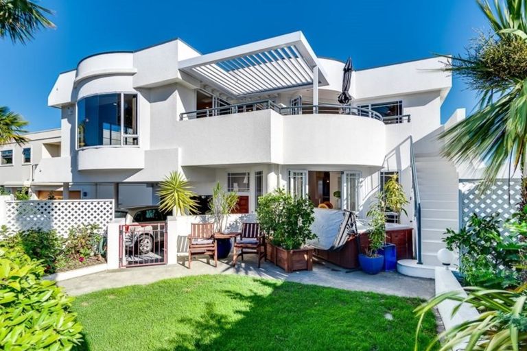 Photo of property in 29 Enfield Road, Hospital Hill, Napier, 4110