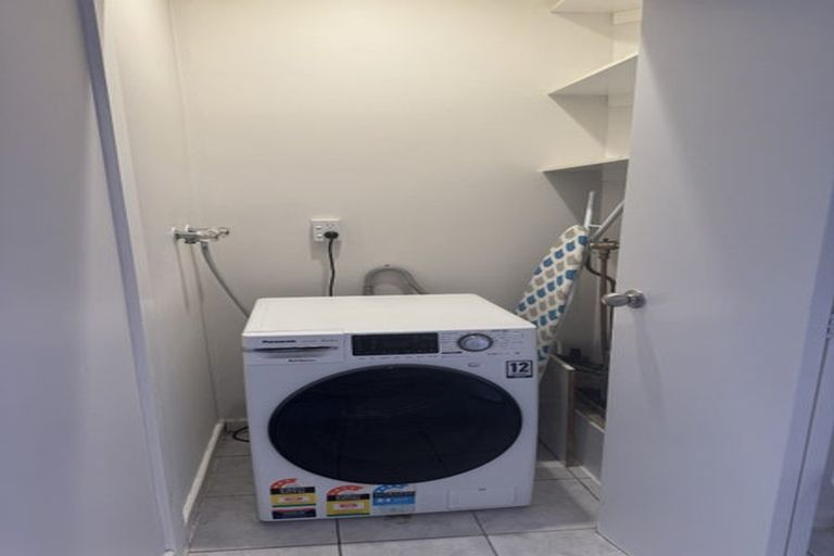 Photo of property in Terrace Tower Apartments, 1d/126 The Terrace, Wellington Central, Wellington, 6011