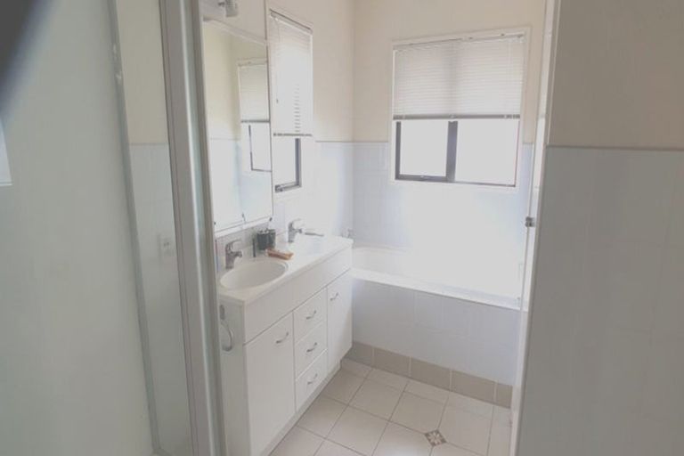 Photo of property in 4c Te Akau Crescent, Bucklands Beach, Auckland, 2012