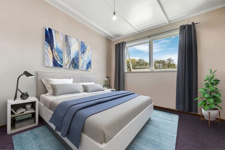 Photo of property in 12 Finlow Drive, Te Atatu South, Auckland, 0610