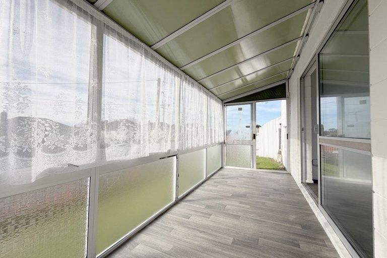 Photo of property in 8a Banks Street, Marfell, New Plymouth, 4310