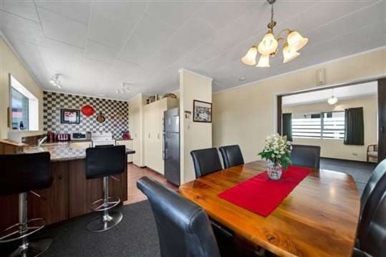 Photo of property in 6 Hussey Street, Oakura, 4314
