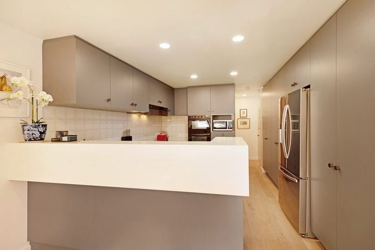 Photo of property in 2/328 Oriental Parade, Oriental Bay, Wellington, 6011