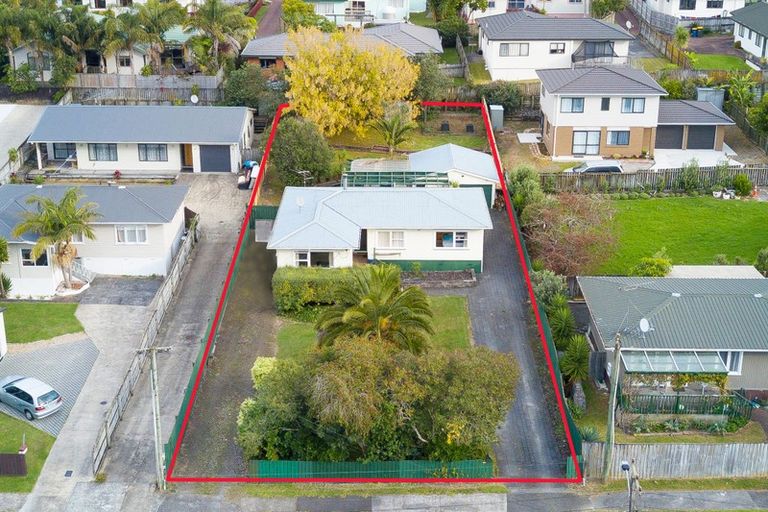 Photo of property in 1 Claridge Street, Glen Eden, Auckland, 0602