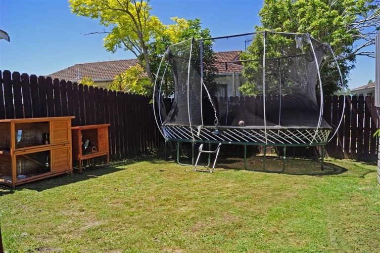 Photo of property in 2/8 Dalmatia Place, Henderson, Auckland, 0612