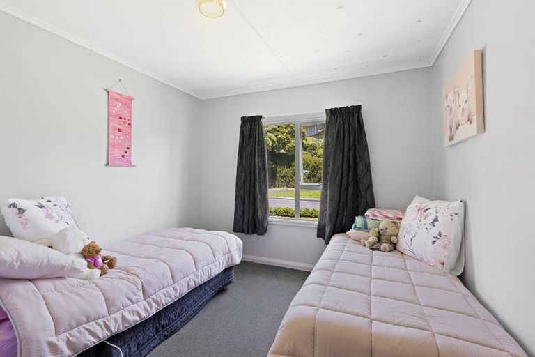 Photo of property in 51 Seaview Road, Marfell, New Plymouth, 4310