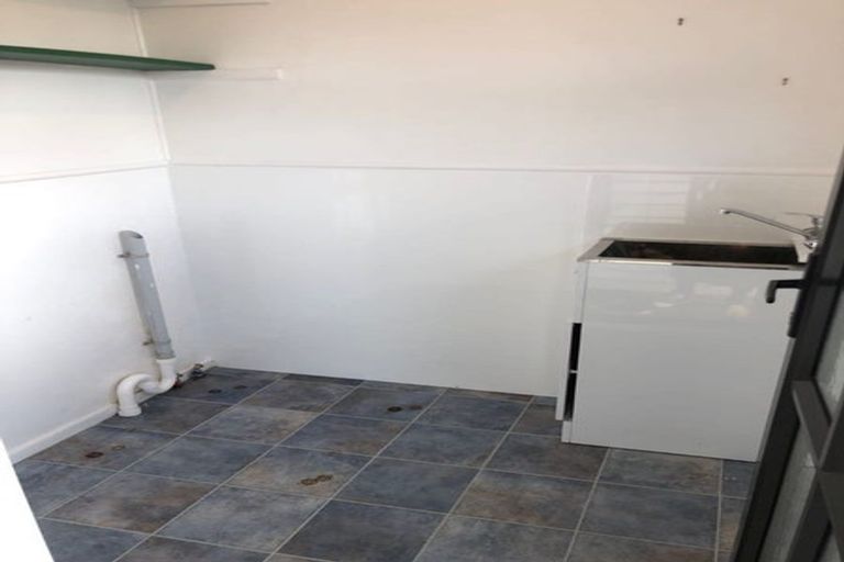 Photo of property in 37 Edgewater Drive, Pakuranga, Auckland, 2010