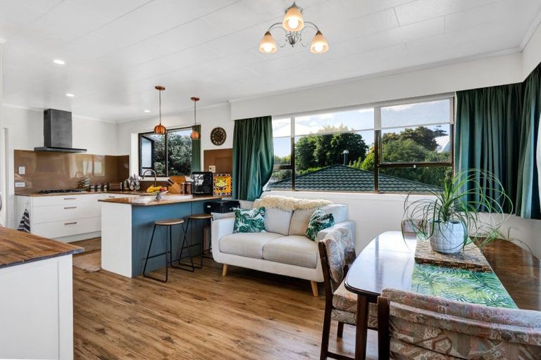 Photo of property in 4 Bronte Place, Whalers Gate, New Plymouth, 4310