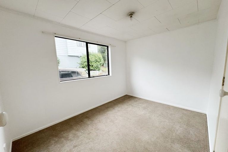 Photo of property in 1/14 Thalia Place, Totara Vale, Auckland, 0629