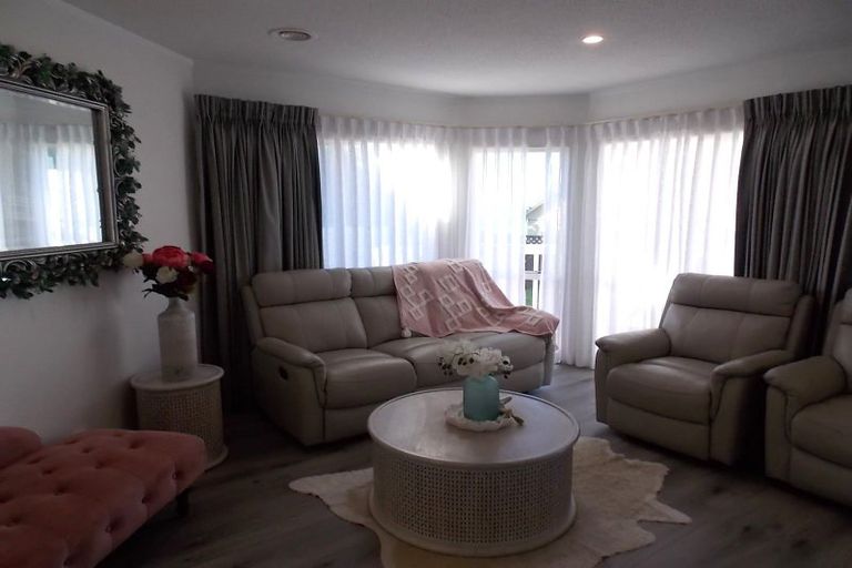 Photo of property in 107 Ashton Fitchett Drive, Brooklyn, Wellington, 6021