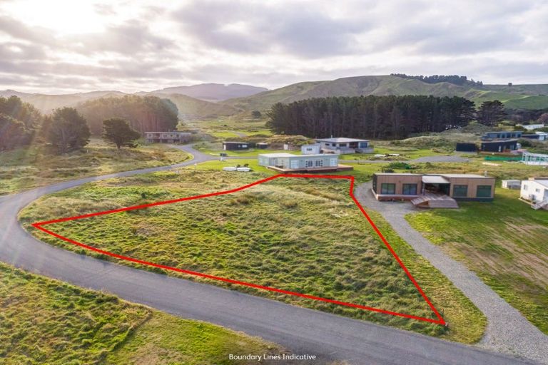 Photo of property in 12 Reefview Way, Flat Point, 5883