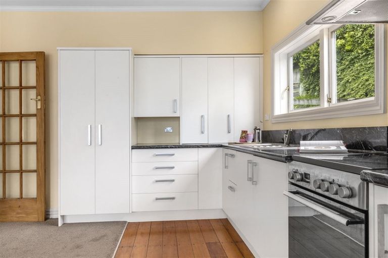 Photo of property in 102 Wexford Road, Miramar, Wellington, 6022