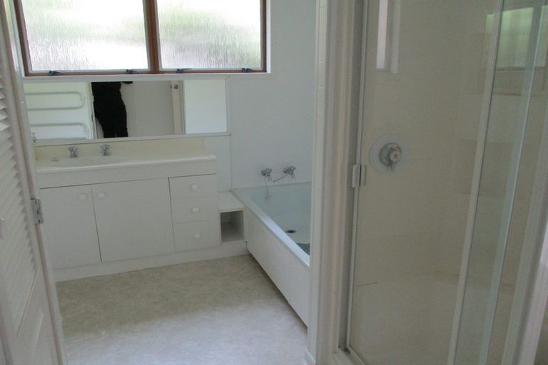 Photo of property in 39 Oak Avenue, Paremata, Porirua, 5024