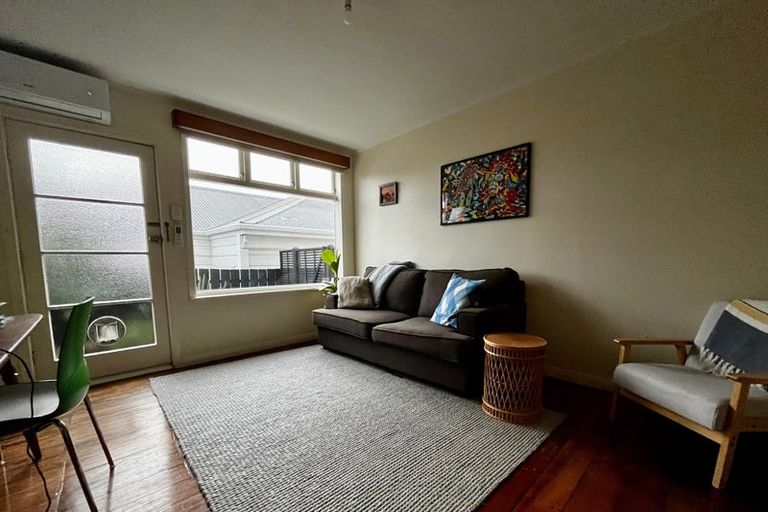 Photo of property in 42 Porritt Avenue, Mount Victoria, Wellington, 6011