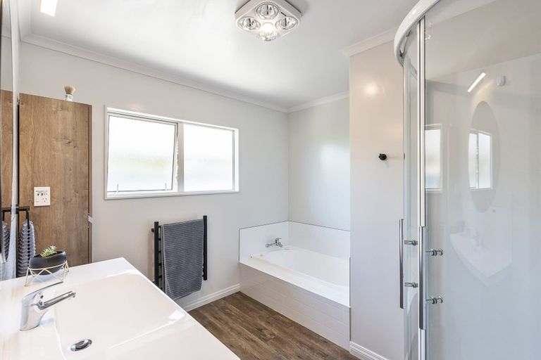 Photo of property in 10 Glen Loch Place, Paraparaumu, 5032