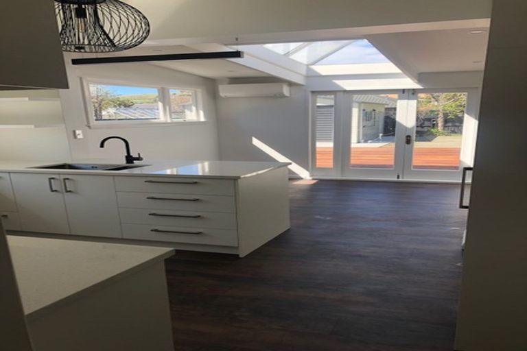 Photo of property in 26 Gamblins Road, Saint Martins, Christchurch, 8022