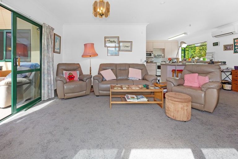 Photo of property in 48 Samwell Drive, Whitby, Porirua, 5024