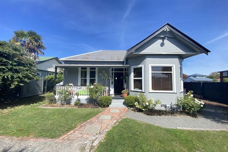 Photo of property in 2 Edward Avenue, Edgeware, Christchurch, 8013