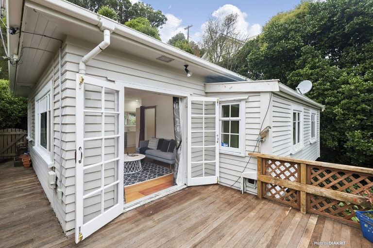 Photo of property in 54 Moana Road, Kelburn, Wellington, 6012