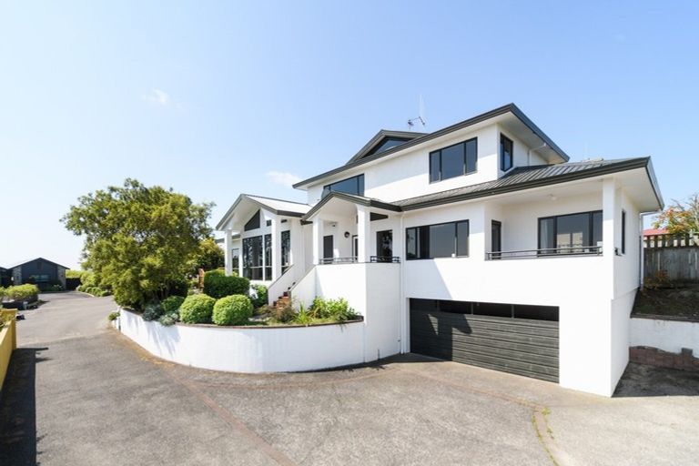 Photo of property in 5 The Strand, Fitzherbert, Palmerston North, 4410