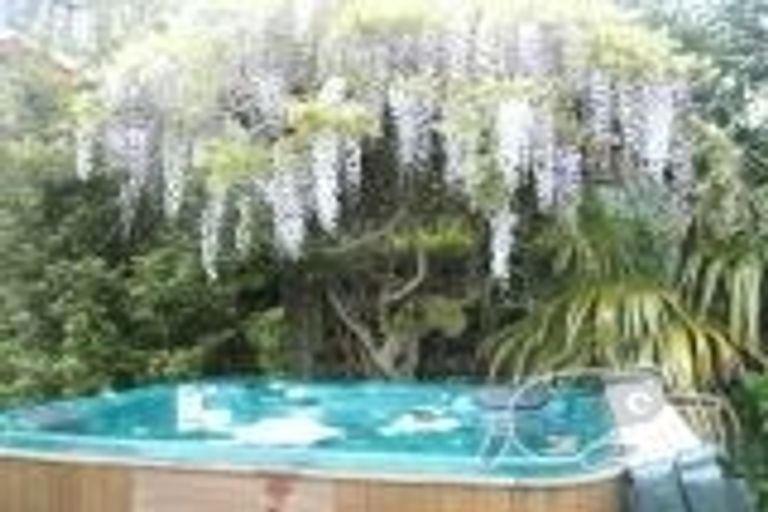 Photo of property in 2/901 East Coast Road, Northcross, Auckland, 0632