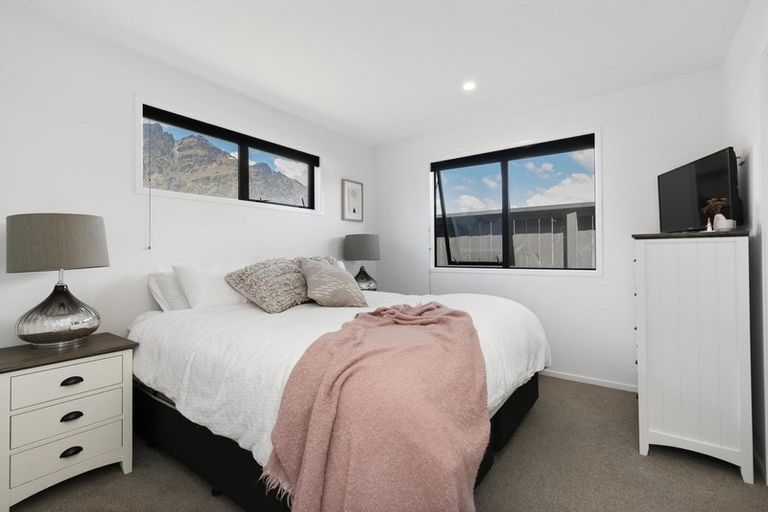 Photo of property in 17 Bale Road, Jacks Point, 9371