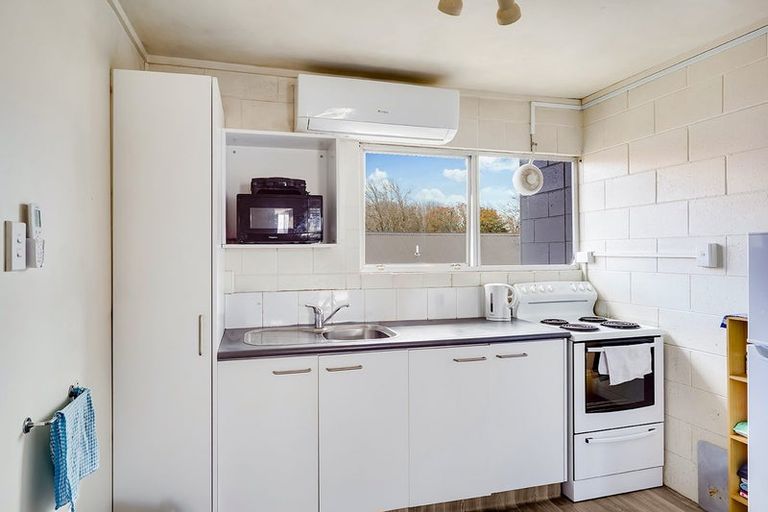 Photo of property in 9/3 Tralee Place, Hillcrest, Hamilton, 3216