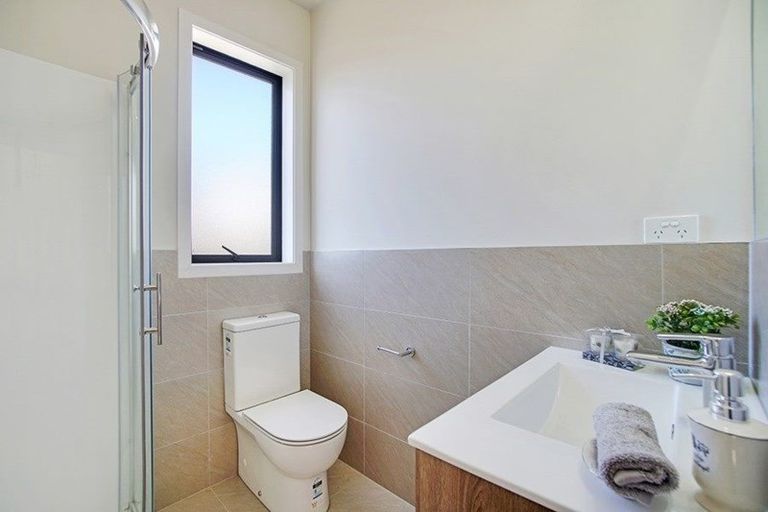 Photo of property in 8 Twin Parks Rise, Papakura, 2110