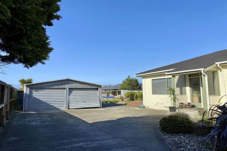 Photo of property in 17 Moa Street, Waikiwi, Invercargill, 9810