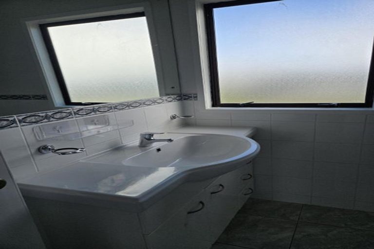 Photo of property in 1/95 Bond Crescent, Forrest Hill, Auckland, 0620