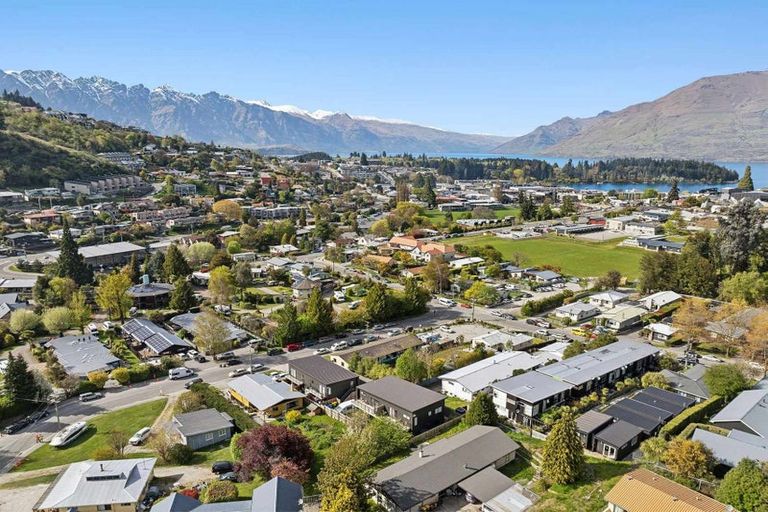 Photo of property in Northlight Apartments, 2/14 Fryer Street, Queenstown, 9300