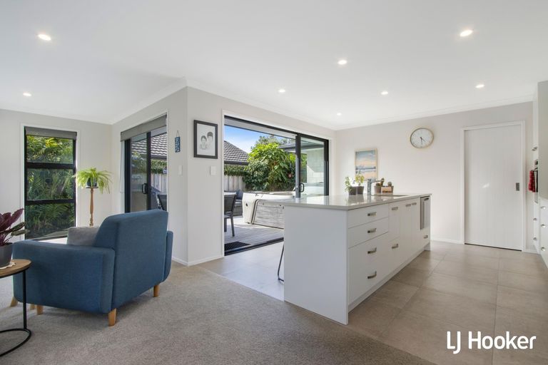 Photo of property in 11 Ian Place, Waihi Beach, 3611