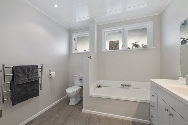 Photo of property in 39 Blueberry Grove, Timberlea, Upper Hutt, 5018