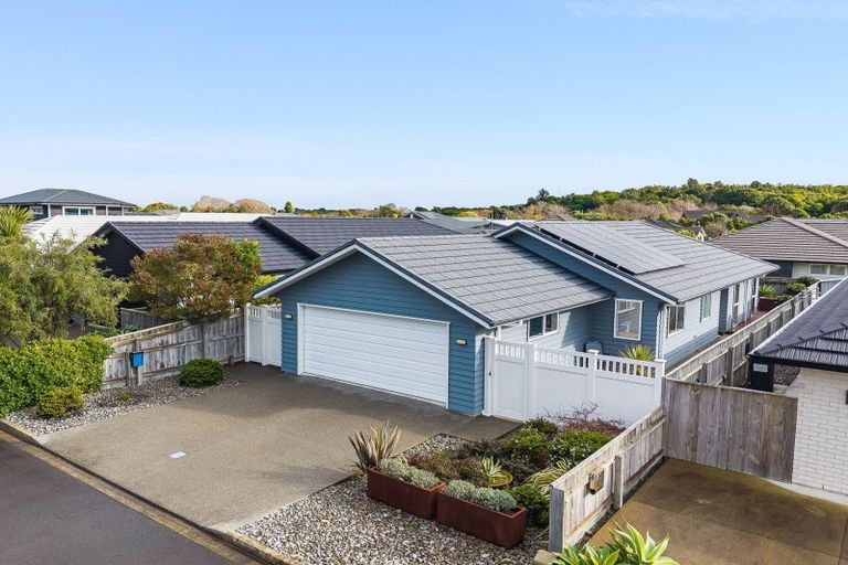 Photo of property in 8 Paioke Street, Waikanae, 5036